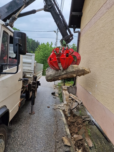 Skidanje parapeta ograde s kamionom