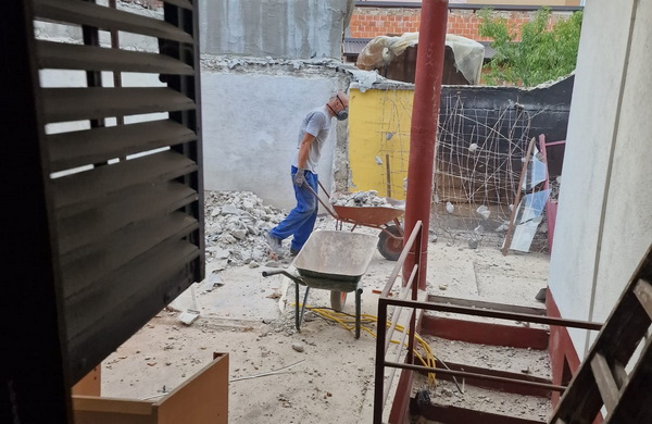Iznošenje šute tačkama radi izrade nove hidroizolacije