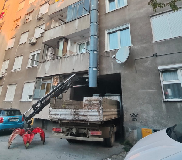 Najam kamiona sa tuljcima za šutu