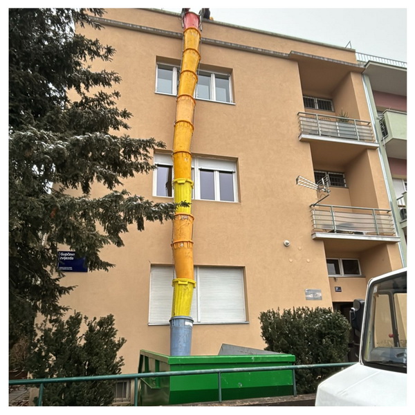 Postava građevinskih cijevi na krov