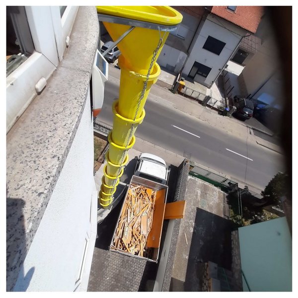Spuštanje šute i parketa kroz građevinski tuljac