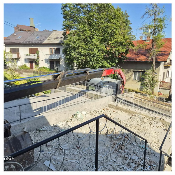Odvoz žbuke s terase kamion grajfer